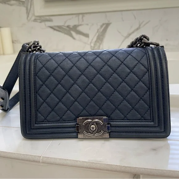 Chanel boy bag medium. - Picture 3 of 13